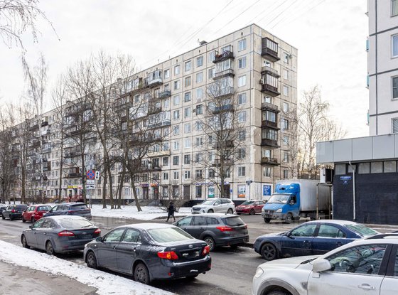 Продажа трехкомнатной квартиры - Большевиков проспект, д.25, д 
